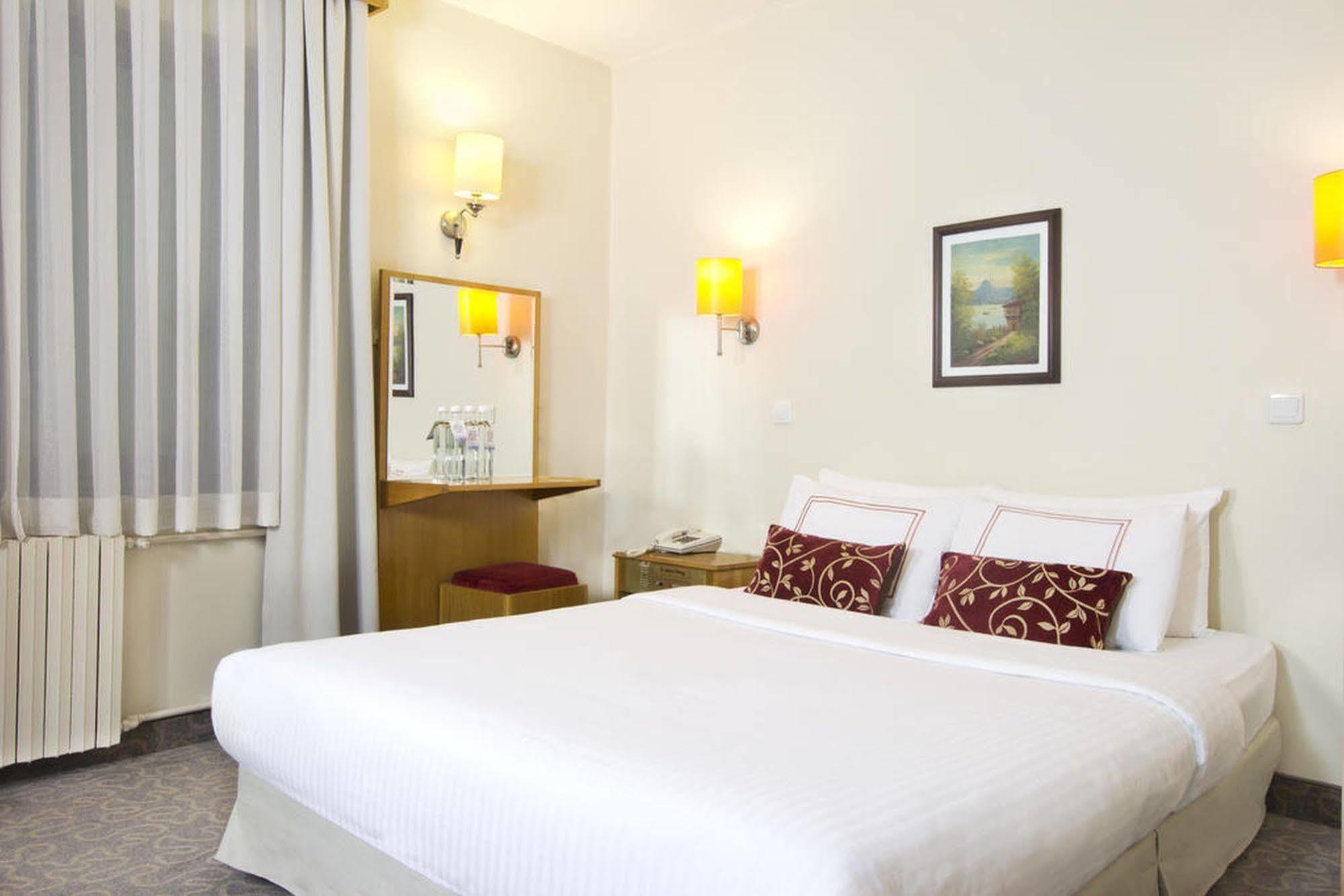 Ilkay Hotel Istambul Exterior foto